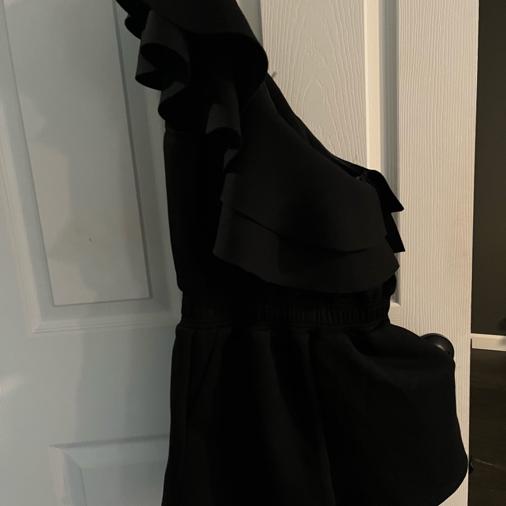Black one sleeved short jumper